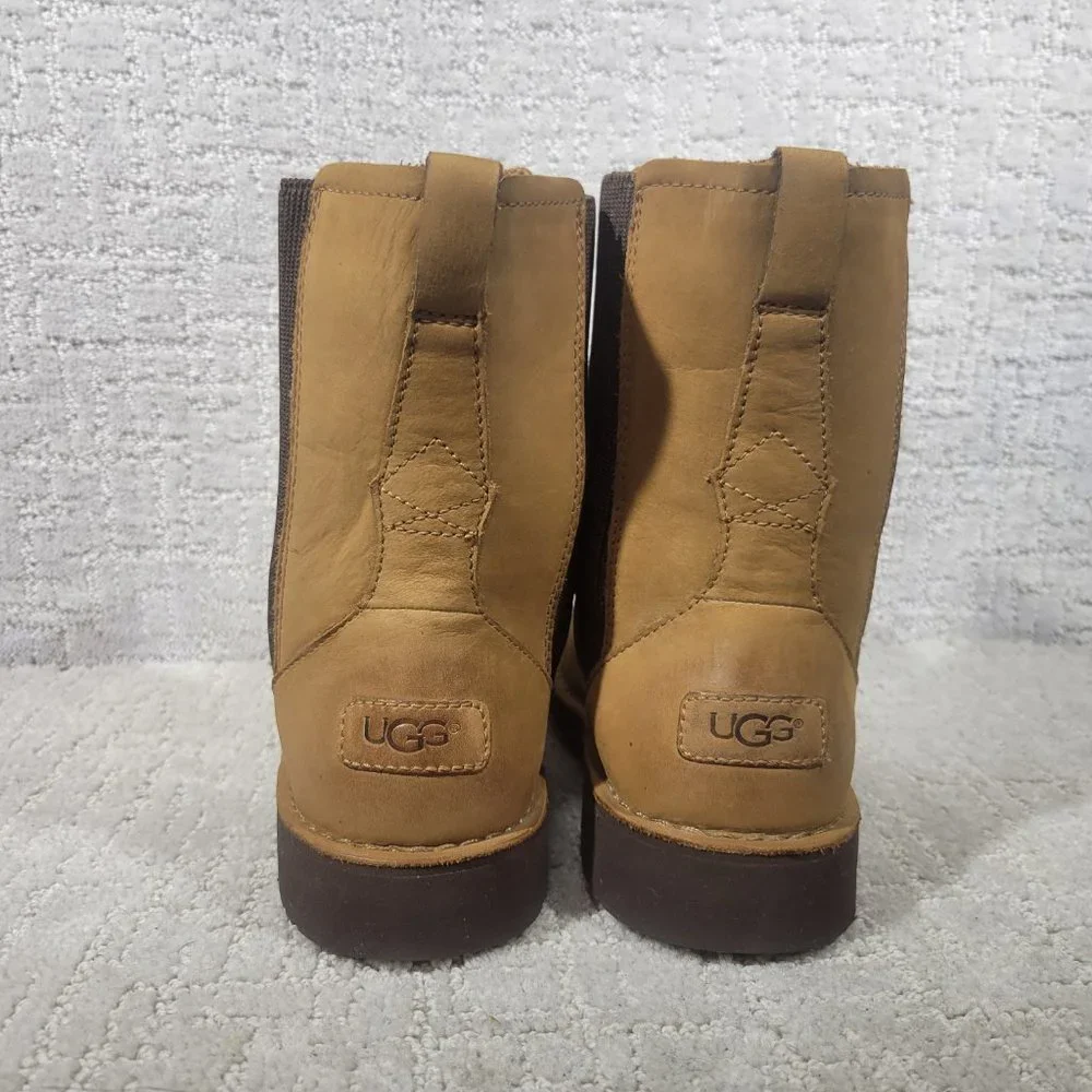UGG Larra Womens Size 10.5 Chestnut Water Resistant Nubuck Leather Chelsea Boots